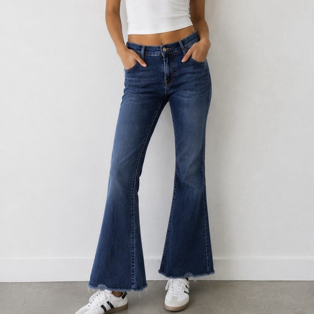 Mother Women’s 28 The Weekender Fray “Mint Condition Wash” Blue Flare Jeans